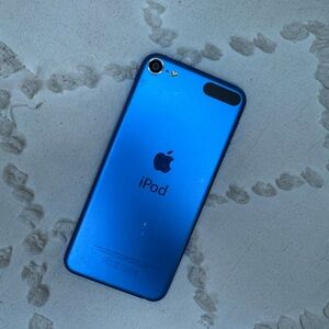Apple iPod Touch Blue Metallic Back